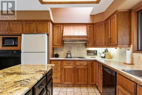 1903 Blind Bay Road, Sorrento, BC - Indoor Photo Showing Kitchen