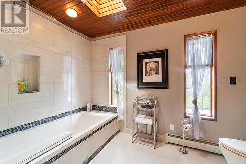 1903 Blind Bay Road, Sorrento, BC - Indoor Photo Showing Bathroom