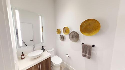 105 - 7291 Prospector Avenue, Radium Hot Springs, BC - Indoor Photo Showing Bathroom