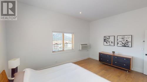 105 - 7291 Prospector Avenue, Radium Hot Springs, BC - Indoor Photo Showing Bedroom