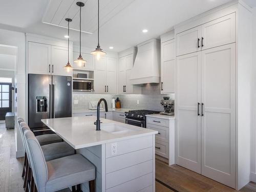 872 Prestwick Pl, Courtenay, BC - Indoor Photo Showing Kitchen With Upgraded Kitchen