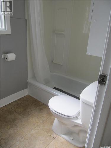 303 3Rd Avenue W, Watrous, SK - Indoor Photo Showing Bathroom