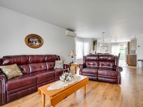 Salon - 1872 Rue Raoul-Jobin, Saint-Jérôme, QC - Indoor Photo Showing Living Room