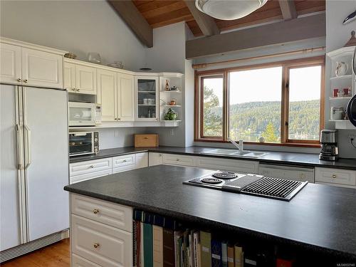 5718 Canal Rd, Pender Island, BC - Indoor Photo Showing Kitchen With Double Sink
