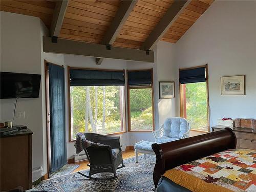 5718 Canal Rd, Pender Island, BC - Indoor