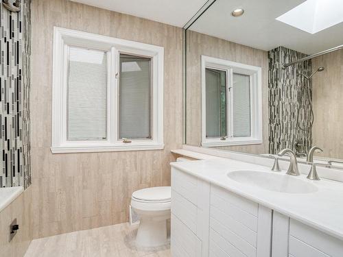 Bathroom - 78 Devon Road, Beaconsfield, QC - Indoor Photo Showing Bathroom