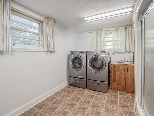 Salle de lavage - 78 Devon Road, Beaconsfield, QC - Indoor Photo Showing Laundry Room