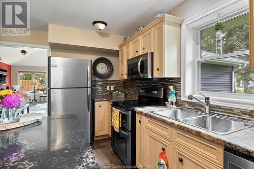 9 Pulley, Leamington, ON - Indoor Photo Showing Kitchen With Double Sink