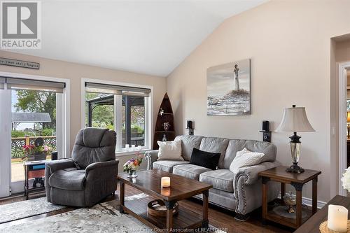 9 Pulley, Leamington, ON - Indoor Photo Showing Living Room