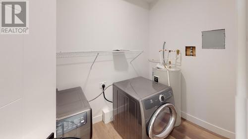 7291 Prospector Avenue Unit# 401, Radium Hot Springs, BC - Indoor Photo Showing Laundry Room