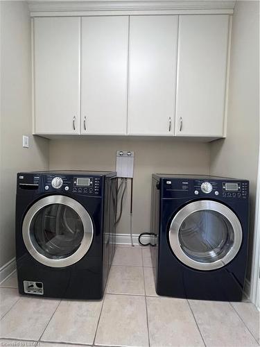 264 Meadowsweet Trail, London, ON - Indoor Photo Showing Laundry Room