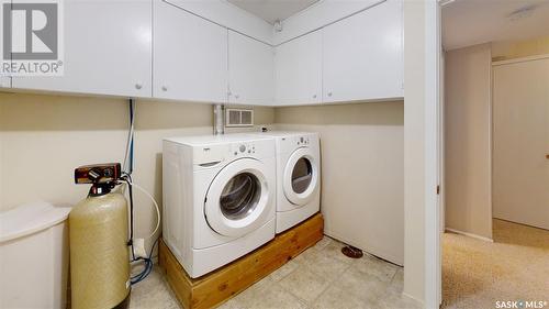 19 King Drive, Kindersley, SK - Indoor Photo Showing Laundry Room