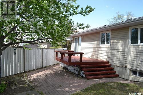 19 King Drive, Kindersley, SK - Outdoor With Exterior