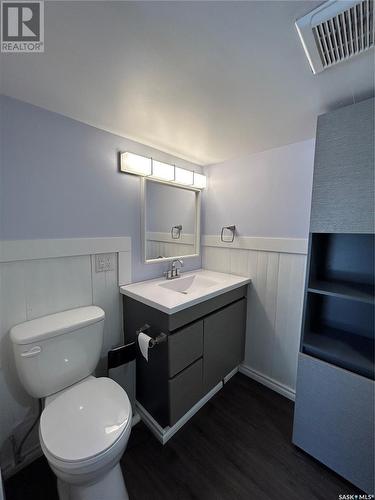 306 6Th Avenue E, Watrous, SK - Indoor Photo Showing Bathroom