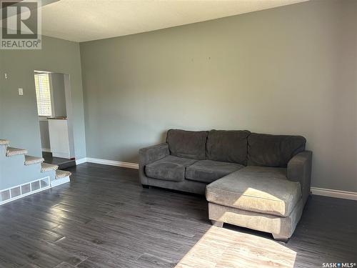 306 6Th Avenue E, Watrous, SK - Indoor Photo Showing Living Room