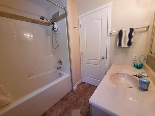 5106 Squilax-Anglemont Road, Celista, BC - Indoor Photo Showing Bathroom