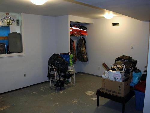 303 River Ave, Rainy River, ON - Indoor Photo Showing Garage