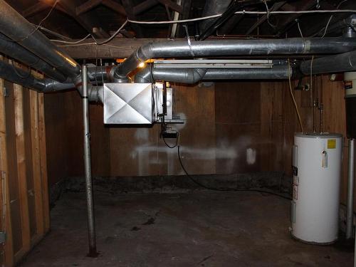 303 River Ave, Rainy River, ON - Indoor Photo Showing Basement
