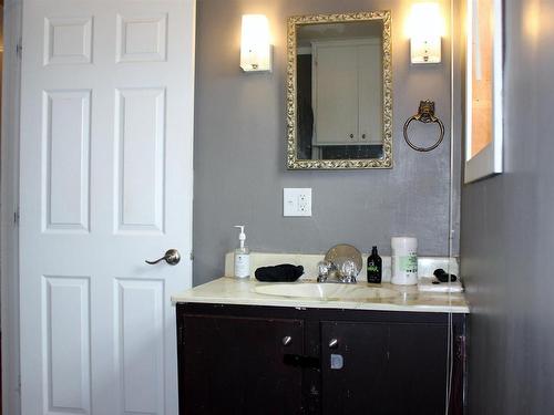 303 River Ave, Rainy River, ON - Indoor Photo Showing Bathroom