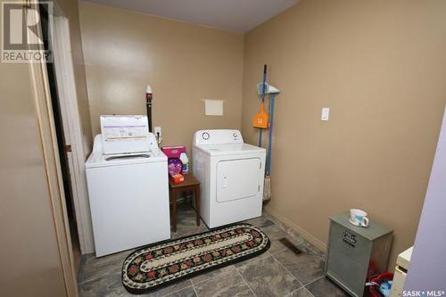 702 Second Street, Estevan, SK - Indoor Photo Showing Laundry Room