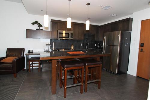 103 - 400 Stemwinder Drive, Kimberley, BC - Indoor Photo Showing Kitchen