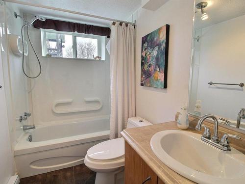 Salle de bains - 8 2E Avenue E., Macamic, QC - Indoor Photo Showing Bathroom
