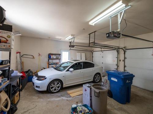 Garage - 10 Rue Roslyn, Hudson, QC - Indoor Photo Showing Garage
