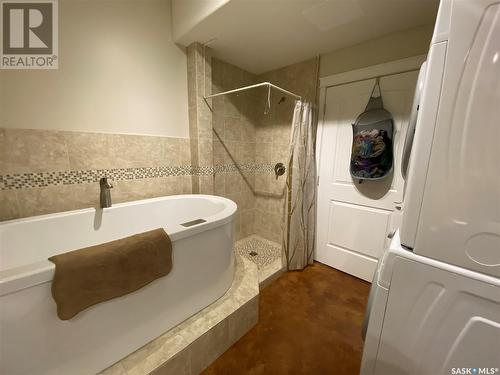 210 Railway Avenue W, Kindersley, SK - Indoor Photo Showing Bathroom