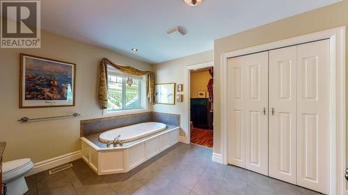 1143 Hwy 3, Cawston, BC - Indoor Photo Showing Bathroom