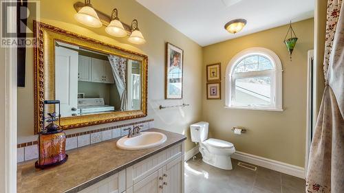 1143 Hwy 3, Cawston, BC - Indoor Photo Showing Bathroom