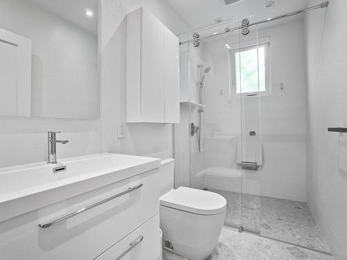 Salle de bains - 57  - 59 Av. Dobie, Mont-Royal, QC - Indoor Photo Showing Bathroom
