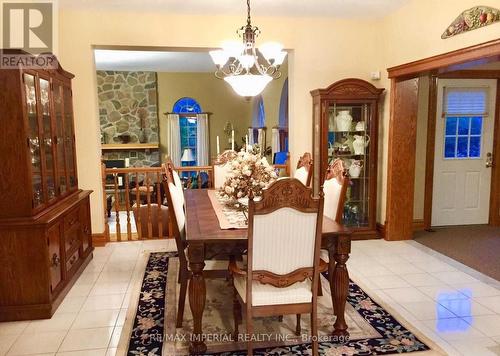 2707 Niagara River Pkwy W, Fort Erie, ON - Indoor Photo Showing Dining Room
