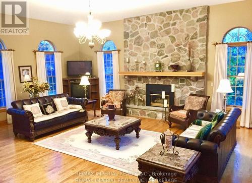 2707 Niagara River Pkwy W, Fort Erie, ON - Indoor Photo Showing Living Room With Fireplace