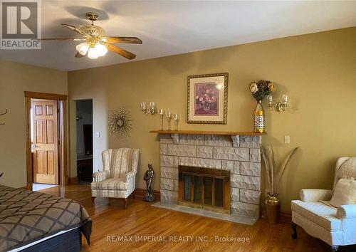 2707 Niagara River Pkwy W, Fort Erie, ON - Indoor Photo Showing Living Room With Fireplace