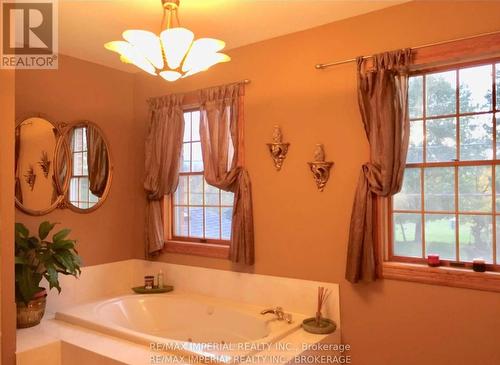 2707 Niagara River Pkwy W, Fort Erie, ON - Indoor Photo Showing Bathroom