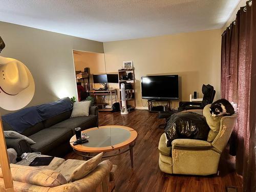 864 Lawson Avenue, Kelowna, BC - Indoor Photo Showing Living Room