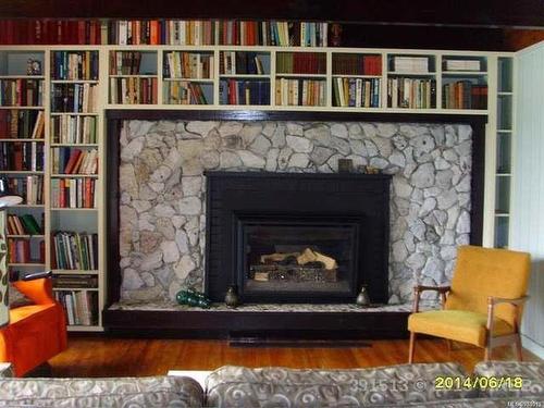 1 Seekah Landing, Port Alberni, BC - Indoor Photo Showing Living Room With Fireplace