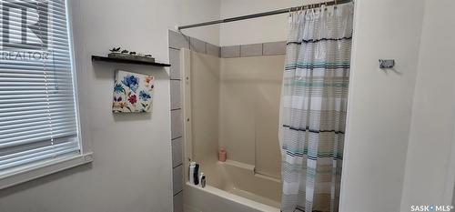 1562 Argyle Street, Regina, SK - Indoor Photo Showing Bathroom