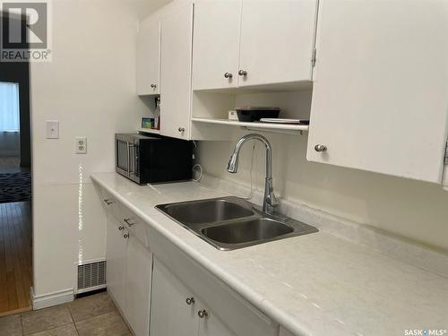 1562 Argyle Street, Regina, SK - Indoor Photo Showing Kitchen With Double Sink