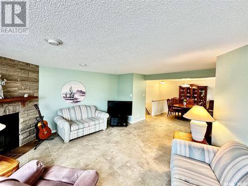 15 275 Alpine Crescent, Swift Current, SK - Indoor Photo Showing Living Room With Fireplace