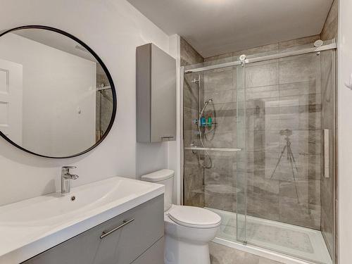 Salle de bains attenante Ã  la CCP - 602-205 Ch. Bates, Mont-Royal, QC - Indoor Photo Showing Bathroom