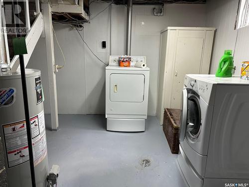 1805 2Nd Street, Estevan, SK - Indoor Photo Showing Laundry Room