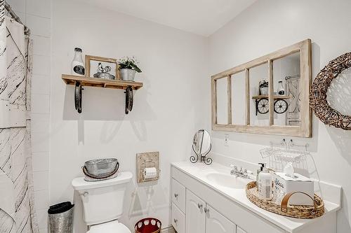 548 Campbellville Road, Flamborough, ON - Indoor Photo Showing Bathroom