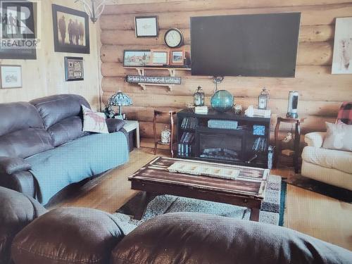 2033 Hwy 29, Moberly Lake, BC - Indoor Photo Showing Living Room