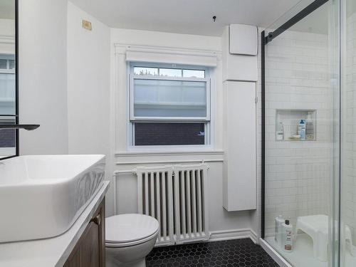 Bathroom - 443 Rue Fairfield, Longueuil (Greenfield Park), QC - Indoor Photo Showing Bathroom