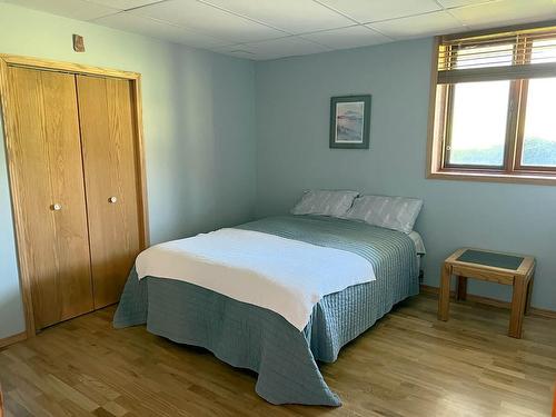 2719 Davidson Road, Shoreacres, BC - Indoor Photo Showing Bedroom
