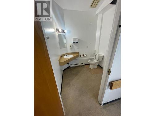 2320 78Th Avenue, Grand Forks, BC - Indoor Photo Showing Bathroom