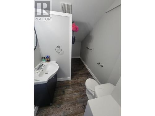 2270 Hwy 29, Moberly Lake, BC - Indoor Photo Showing Bathroom