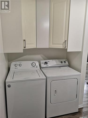 202 & 204 3Rd Avenue N, Flaxcombe, SK - Indoor Photo Showing Laundry Room