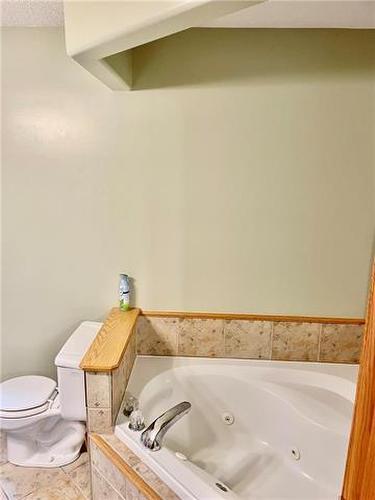 710 Thomas Drive, Virden, MB - Indoor Photo Showing Bathroom